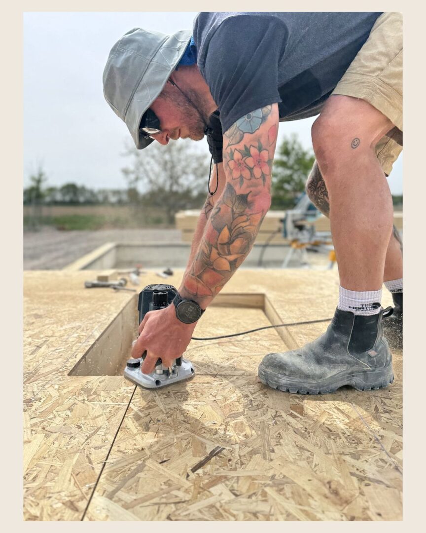 Chantier de l’atelier Destribois à Zellwiller : montage des murs à ossature bois (photo 1 sur 5)