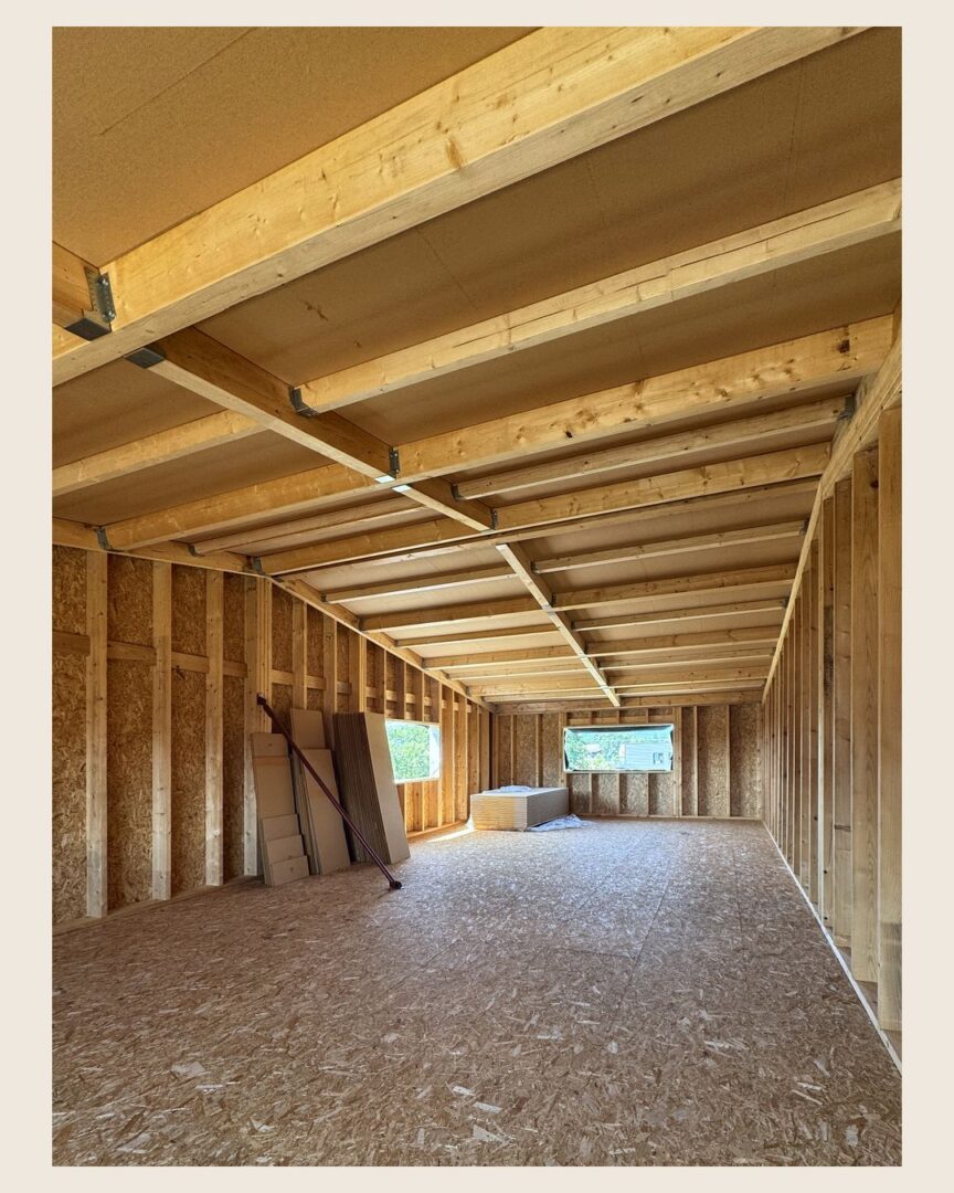 Chantier de l’atelier Destribois à Zellwiller : la charpente terminée (photo 2 sur 3)