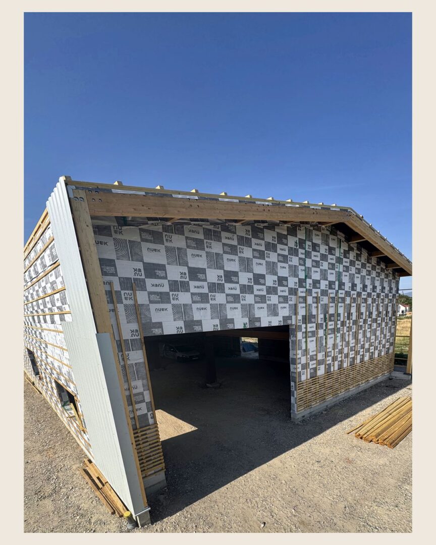 Chantier de l’atelier Destribois à Zellwiller : la charpente terminée (photo 3 sur 3)